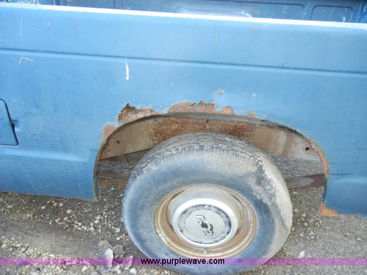 image for item A3498 1992 Chevrolet S10 pickup truck