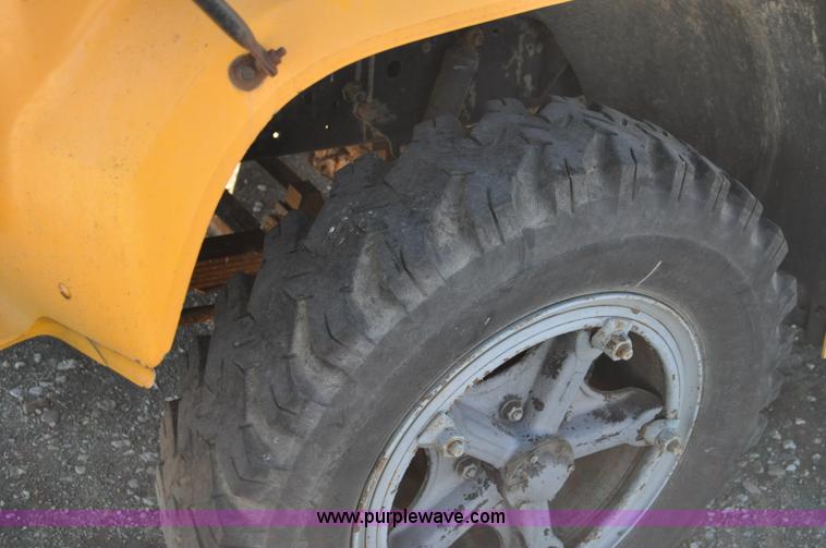 image for item A5844 1984 Chevrolet Bluebird C60 school bus