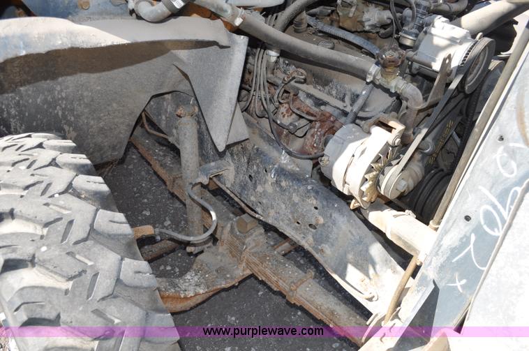 image for item A5844 1984 Chevrolet Bluebird C60 school bus