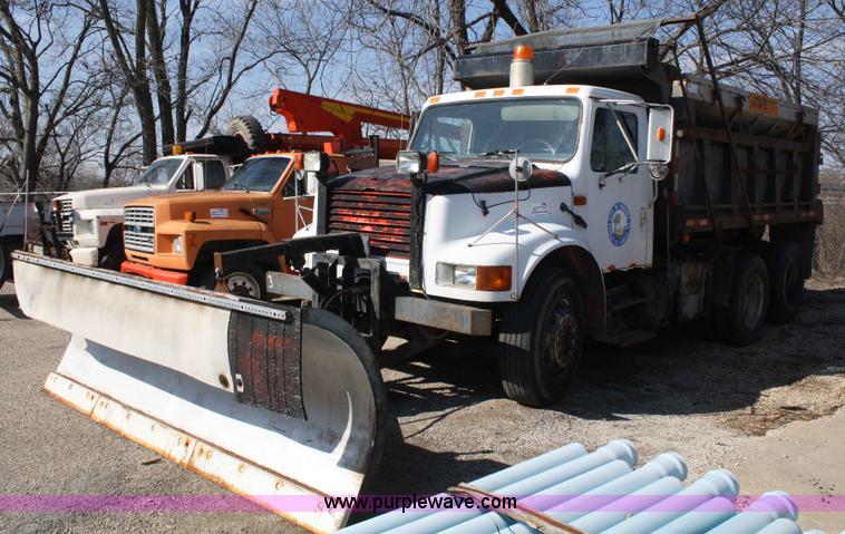 image for item A6976 1991 International 4900 dump truck