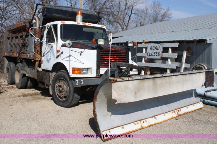 image for item A6976 1991 International 4900 dump truck