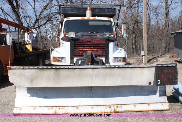 image for item A6976 1991 International 4900 dump truck