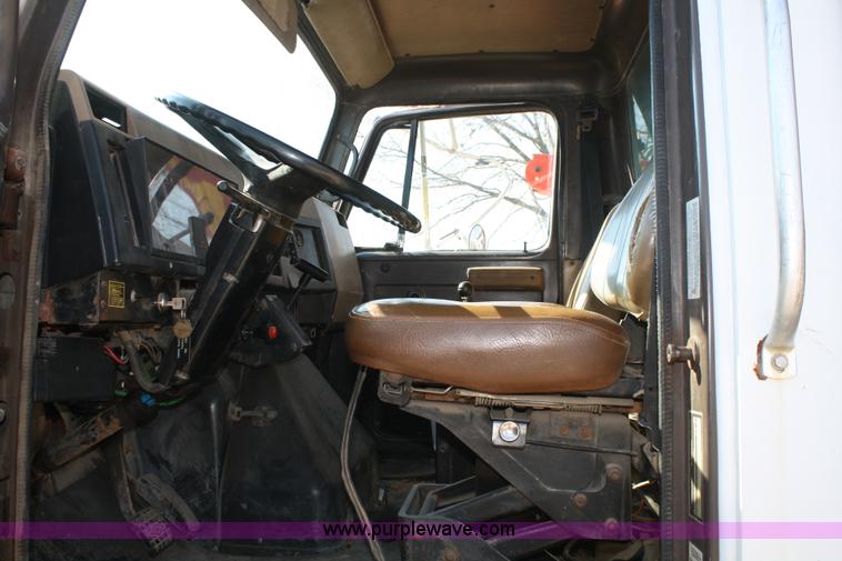 image for item A6976 1991 International 4900 dump truck