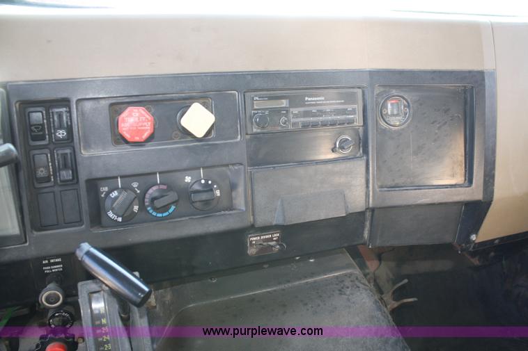 image for item A6976 1991 International 4900 dump truck