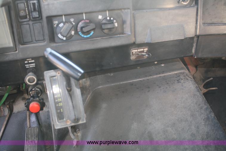 image for item A6976 1991 International 4900 dump truck