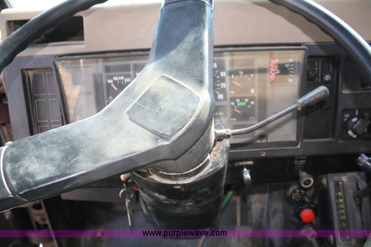 image for item A6976 1991 International 4900 dump truck