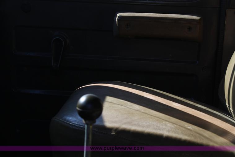 image for item A6976 1991 International 4900 dump truck