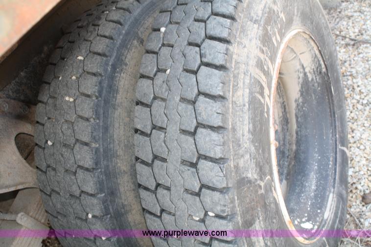 image for item A6976 1991 International 4900 dump truck