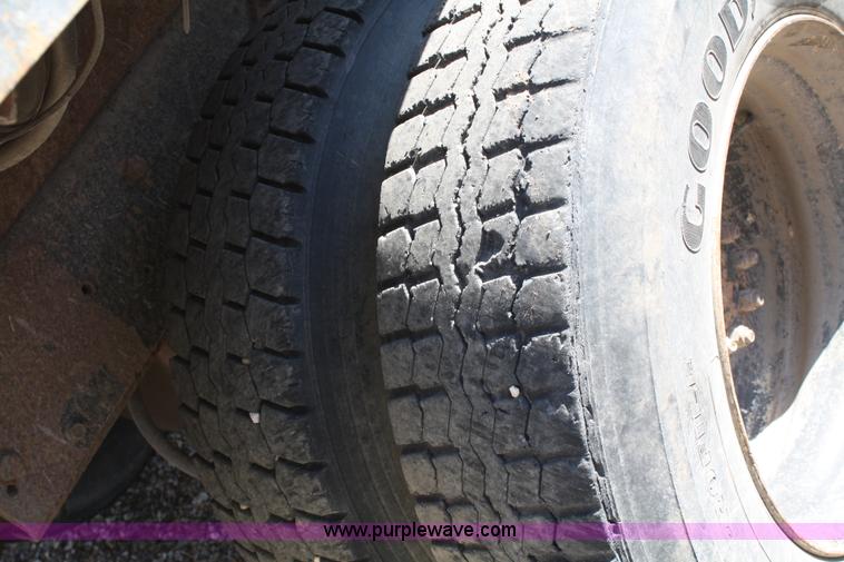 image for item A6976 1991 International 4900 dump truck