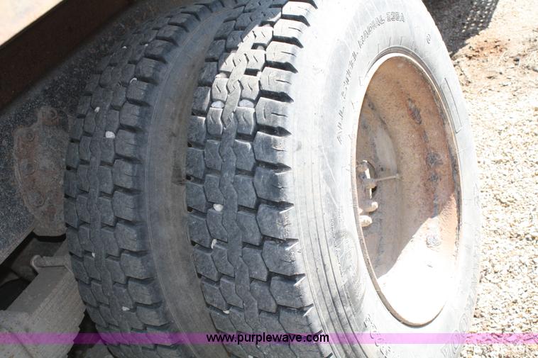 image for item A6976 1991 International 4900 dump truck