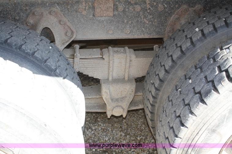 image for item A6976 1991 International 4900 dump truck