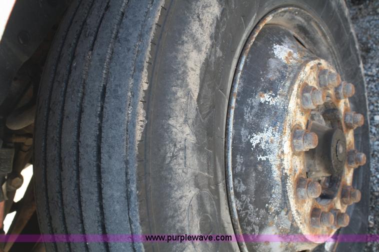 image for item A6976 1991 International 4900 dump truck