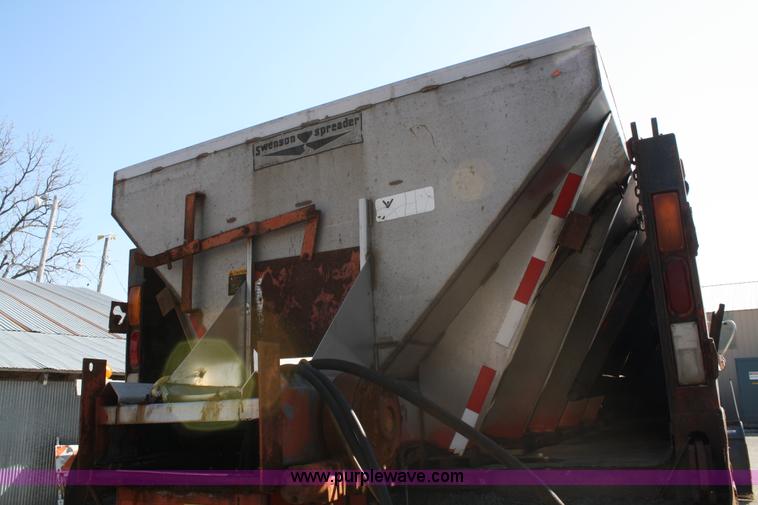 image for item A6976 1991 International 4900 dump truck