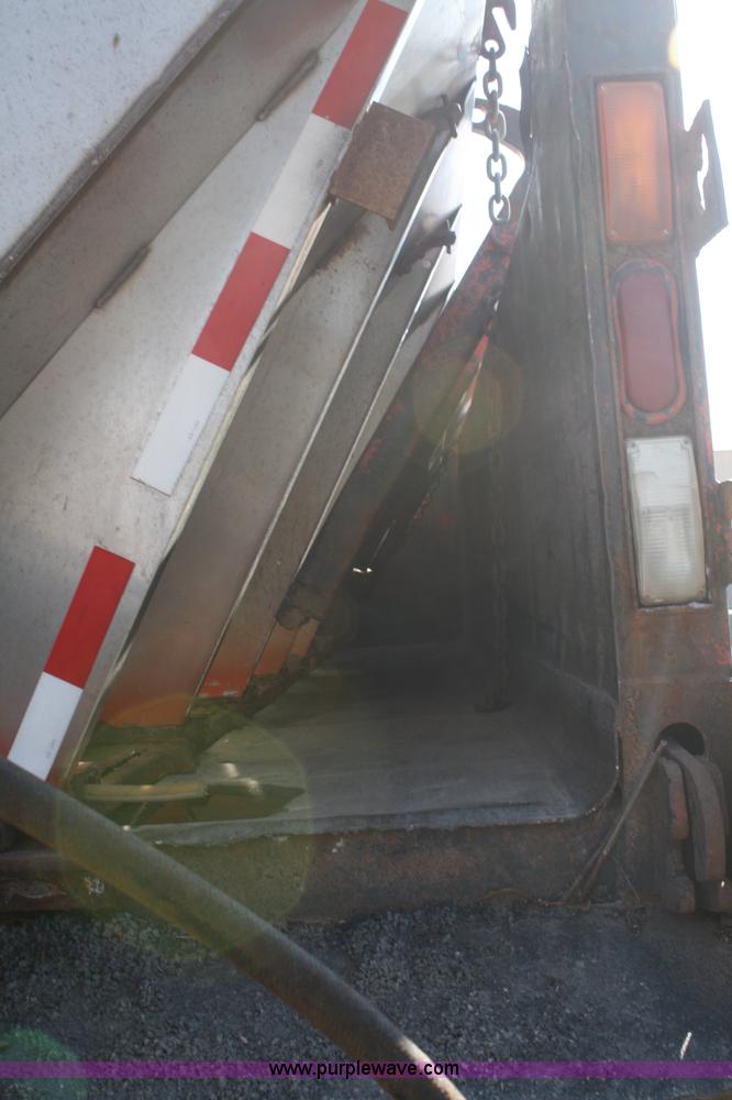 image for item A6976 1991 International 4900 dump truck