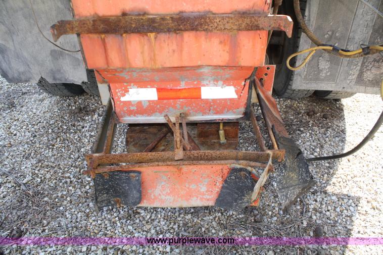 image for item A6976 1991 International 4900 dump truck