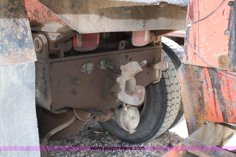 image for item A6976 1991 International 4900 dump truck