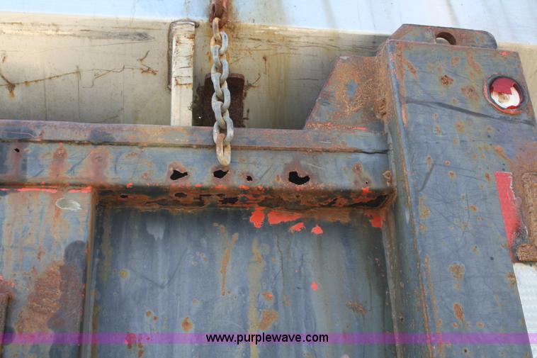 image for item A6976 1991 International 4900 dump truck