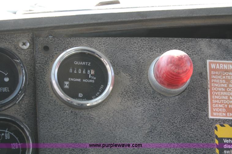 image for item A6977 1995 Mack DM688S roll off truck