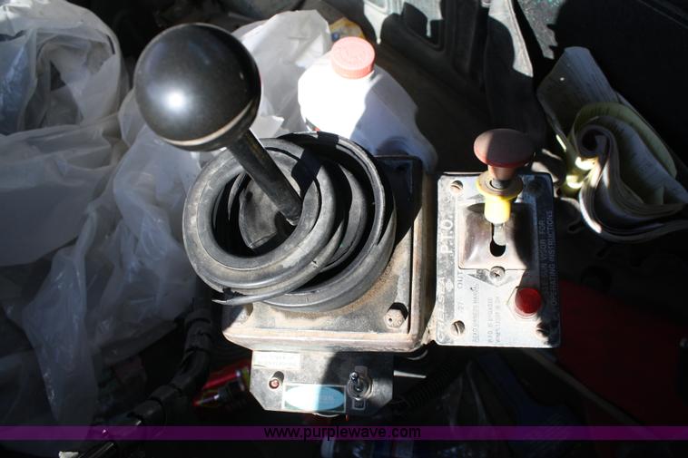 image for item A6977 1995 Mack DM688S roll off truck