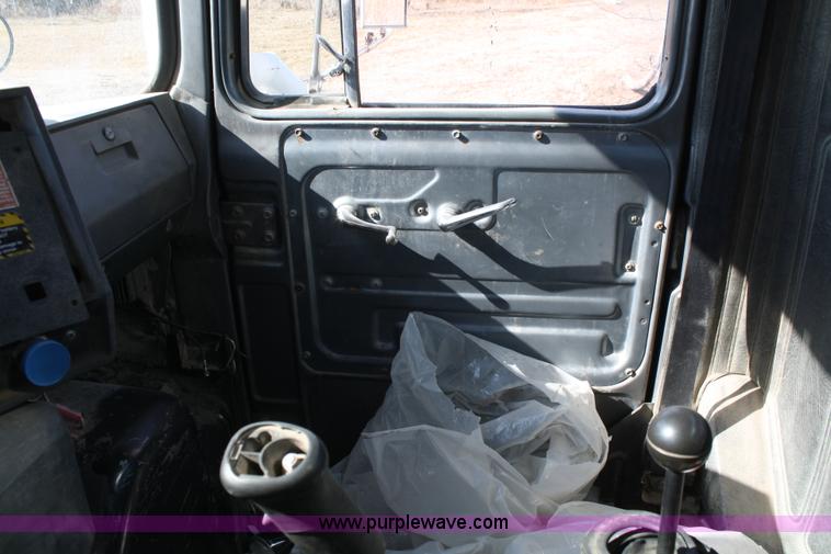 image for item A6977 1995 Mack DM688S roll off truck