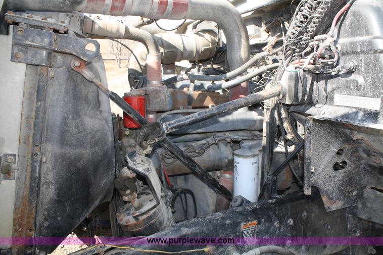 image for item A6977 1995 Mack DM688S roll off truck