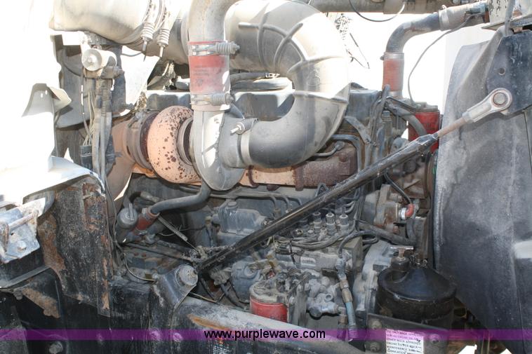 image for item A6977 1995 Mack DM688S roll off truck