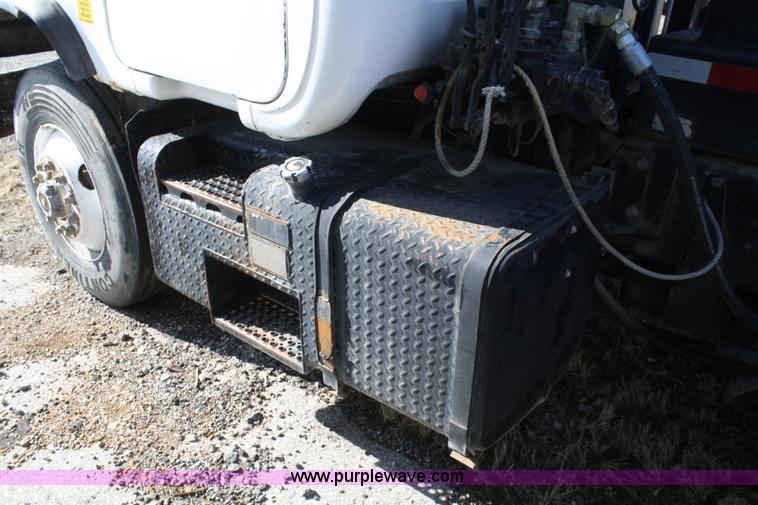 image for item A6977 1995 Mack DM688S roll off truck