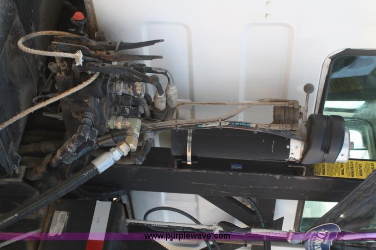 image for item A6977 1995 Mack DM688S roll off truck