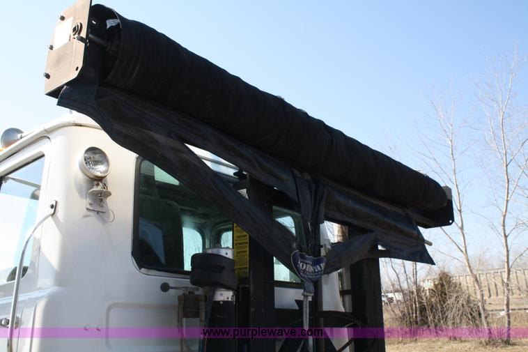 image for item A6977 1995 Mack DM688S roll off truck