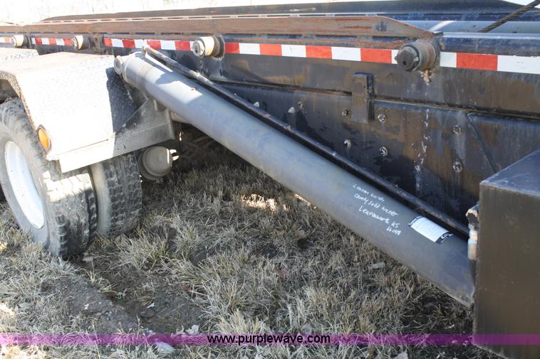 image for item A6977 1995 Mack DM688S roll off truck