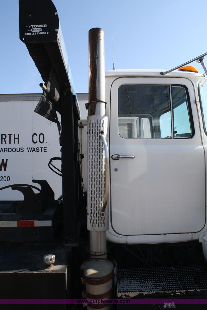 image for item A6977 1995 Mack DM688S roll off truck