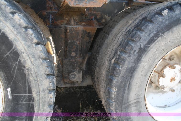 image for item A6977 1995 Mack DM688S roll off truck