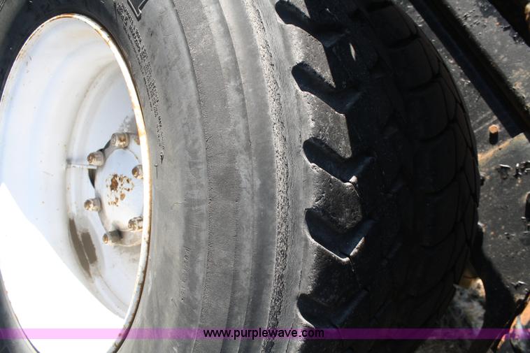 image for item A6977 1995 Mack DM688S roll off truck