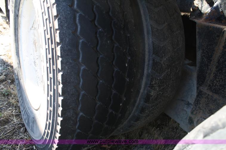 image for item A6977 1995 Mack DM688S roll off truck