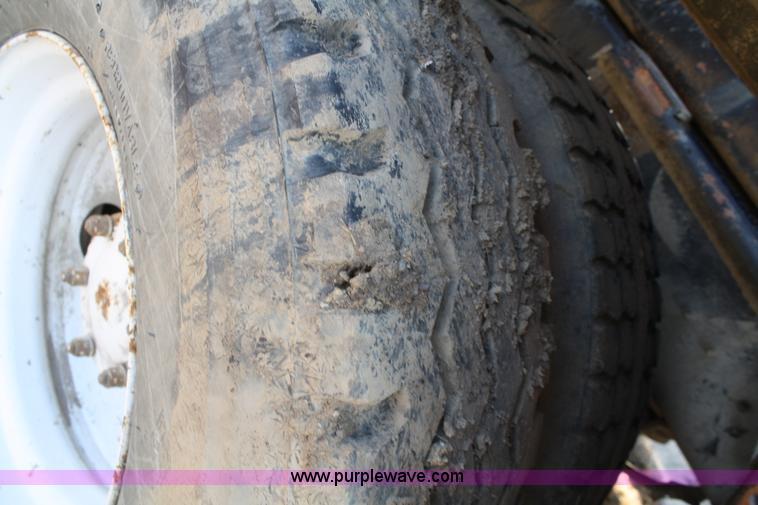 image for item A6977 1995 Mack DM688S roll off truck