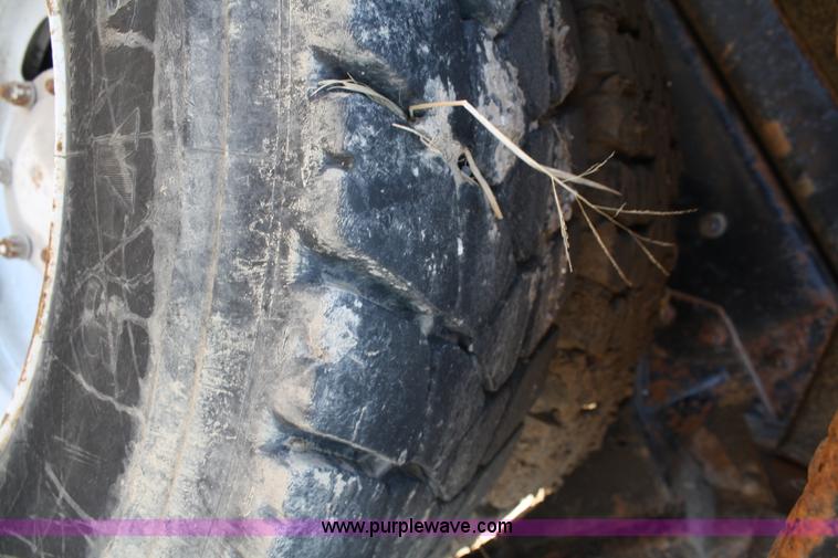 image for item A6977 1995 Mack DM688S roll off truck