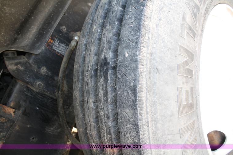 image for item A6977 1995 Mack DM688S roll off truck