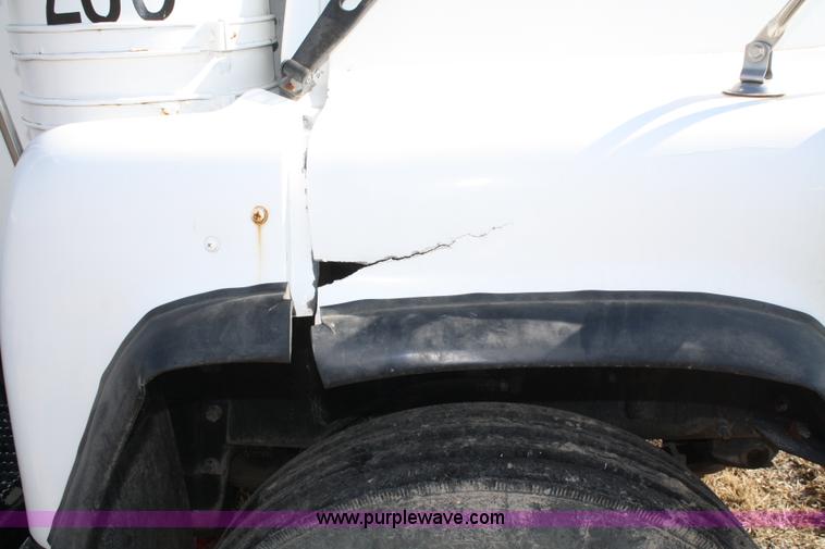 image for item A6977 1995 Mack DM688S roll off truck