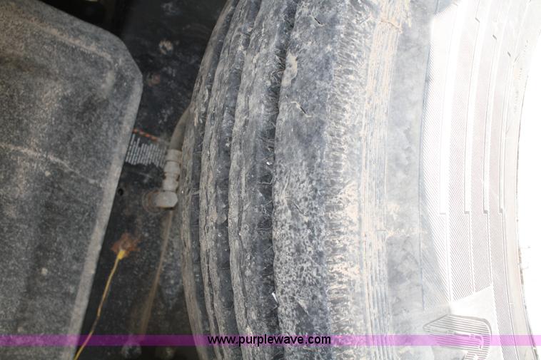 image for item A6977 1995 Mack DM688S roll off truck