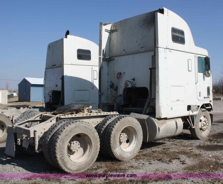 image for item A6978 1995 International 9600 semi truck