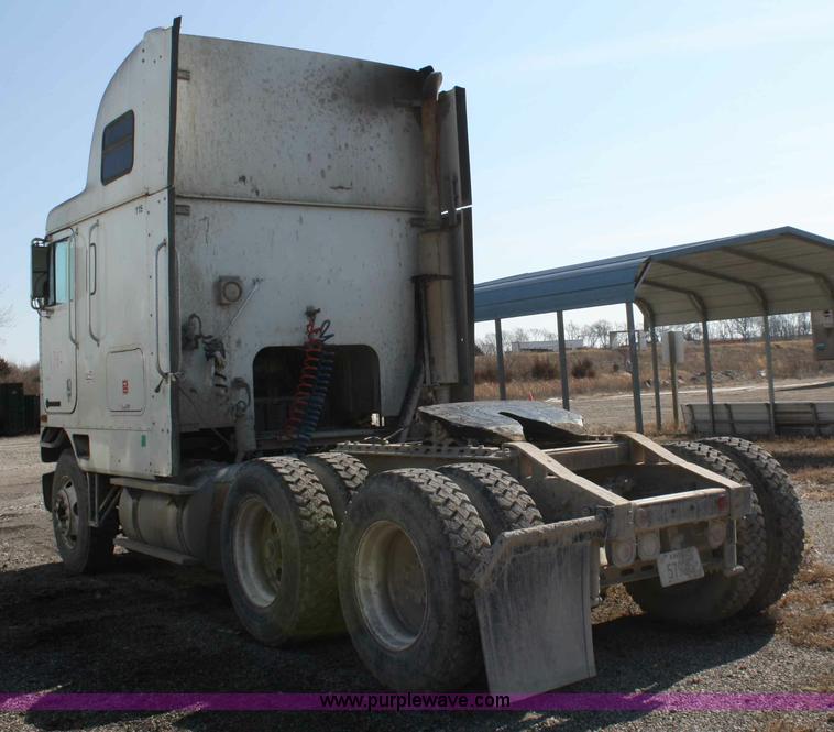 image for item A6978 1995 International 9600 semi truck