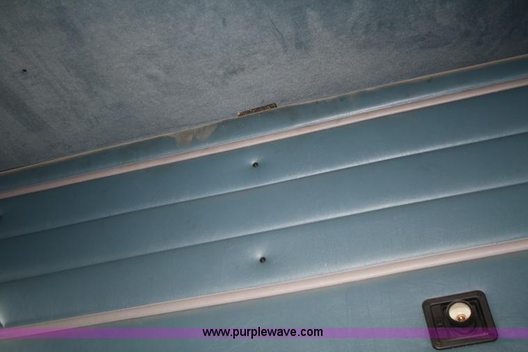 image for item A6978 1995 International 9600 semi truck