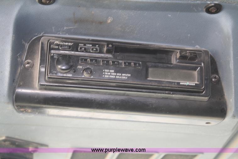 image for item A6978 1995 International 9600 semi truck