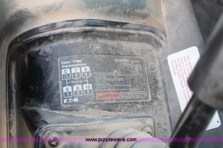 image for item A6978 1995 International 9600 semi truck