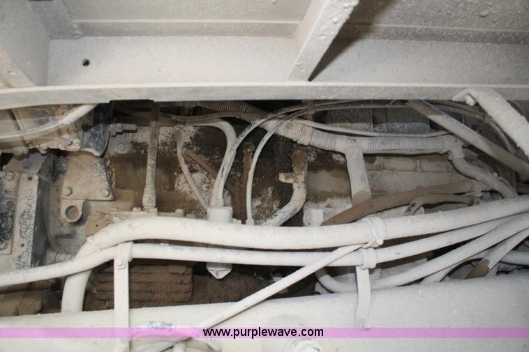 image for item A6978 1995 International 9600 semi truck