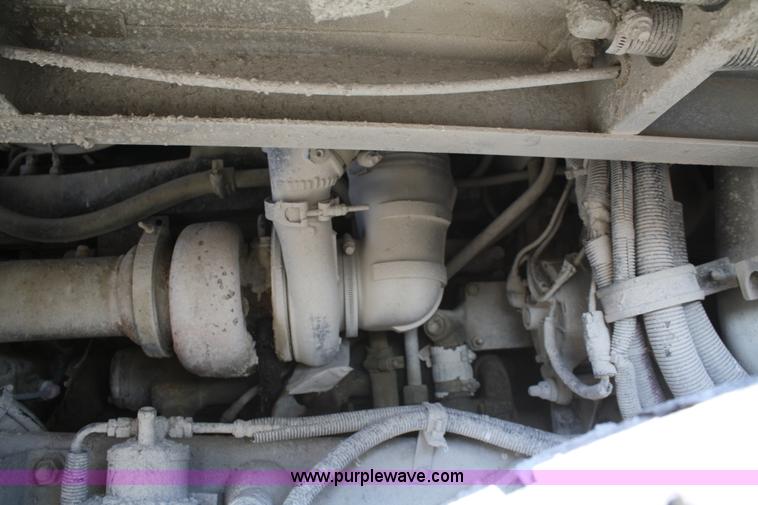 image for item A6978 1995 International 9600 semi truck