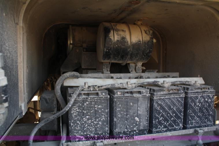 image for item A6978 1995 International 9600 semi truck