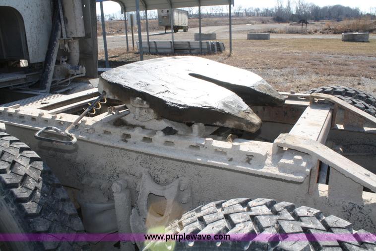 image for item A6978 1995 International 9600 semi truck