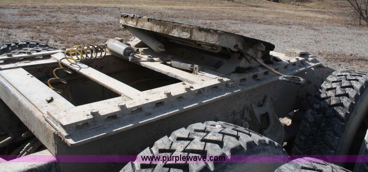 image for item A6978 1995 International 9600 semi truck