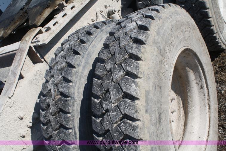 image for item A6978 1995 International 9600 semi truck